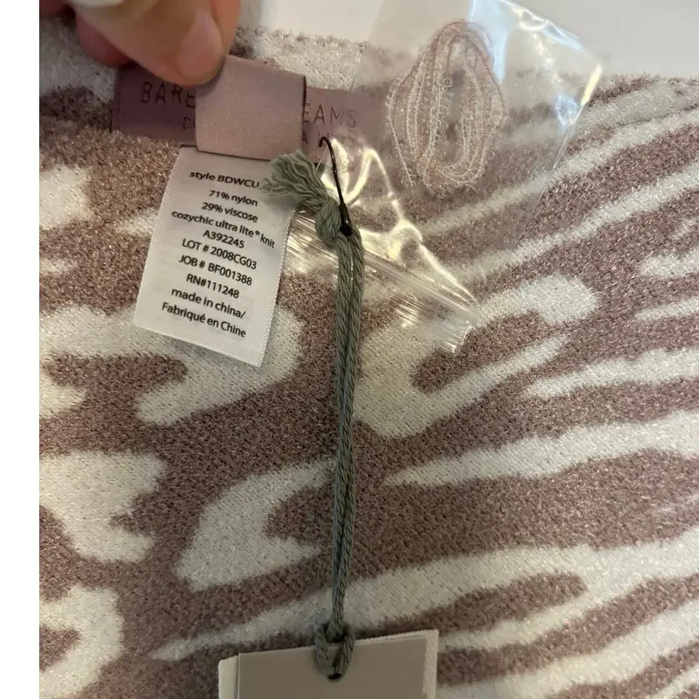 NWT Barefoot Dreams CozyChic Ultra Lite Ocean Breeze Poncho Faded Rose Animal OS - Picture 4 of 7
